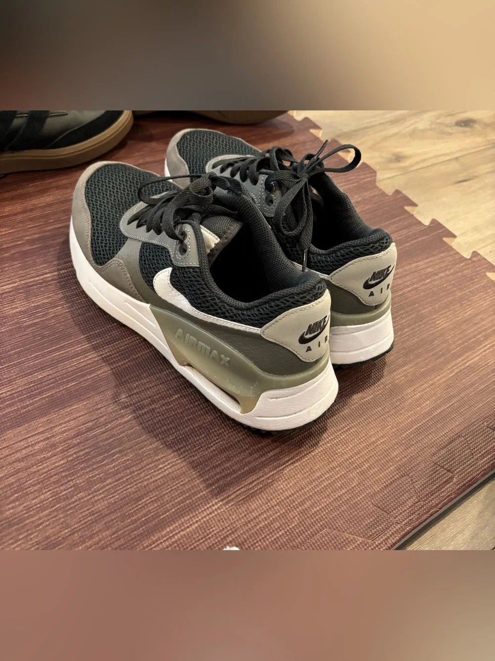 Nike *sizes 5*